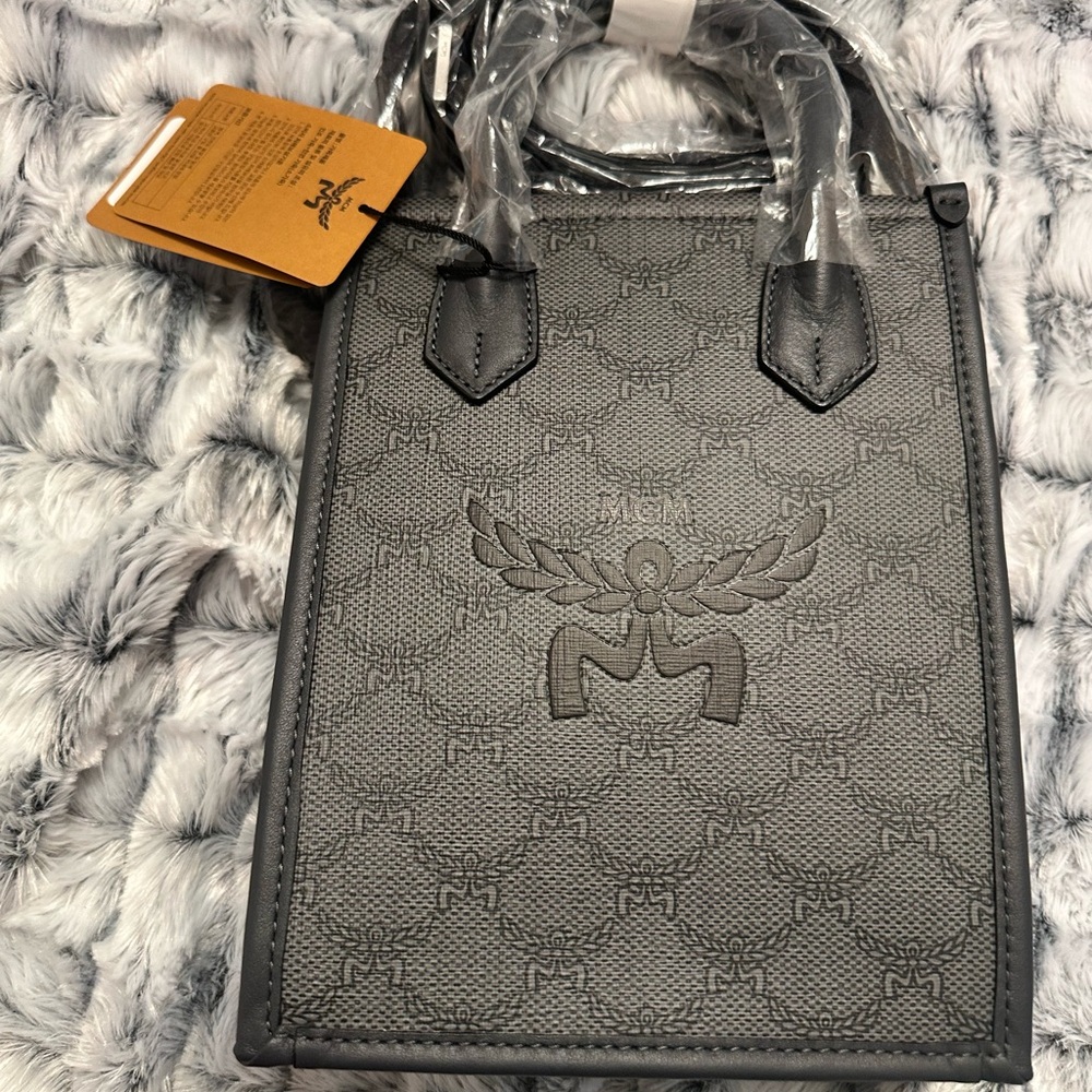 MCM  *NEW WITH TAGS *Himmel Tote Bag In Natural-Tone Soft Nappa - Picture 8 of 14